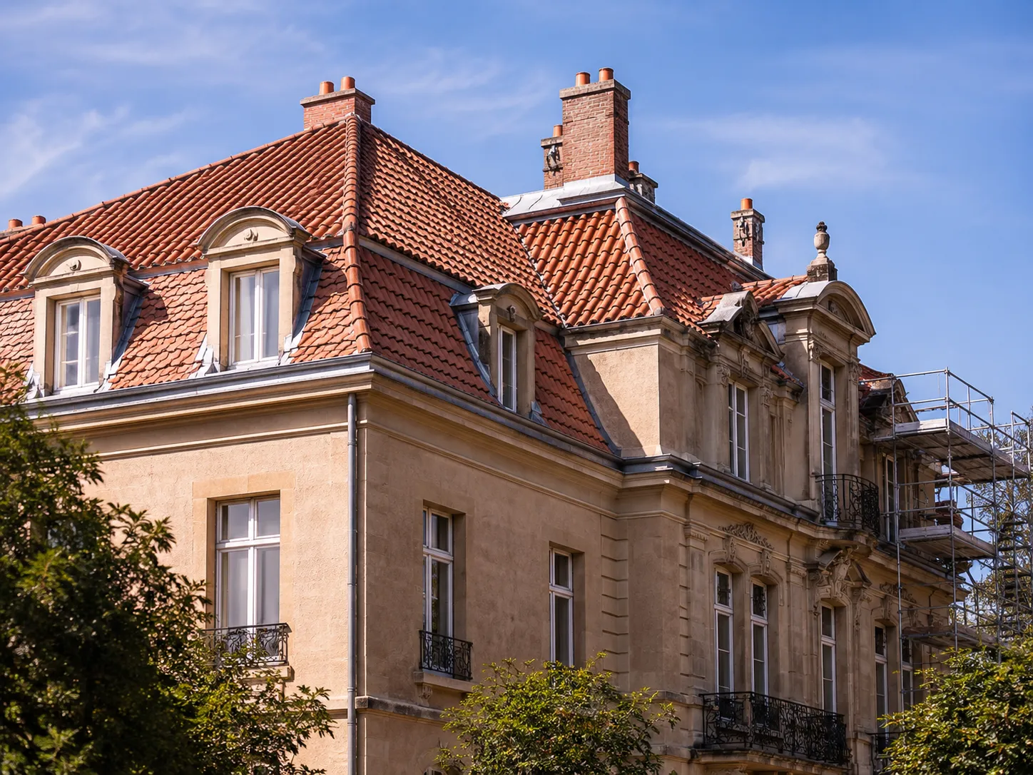Rénovation complète toiture tuiles canal sur maison de maître à Lyon 6ème