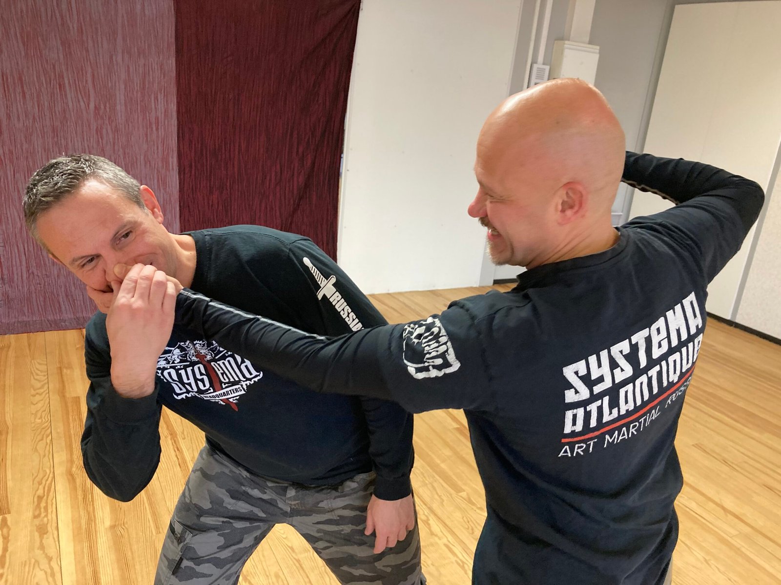 Self-défense rapprochée en Systema — technique de contrôle